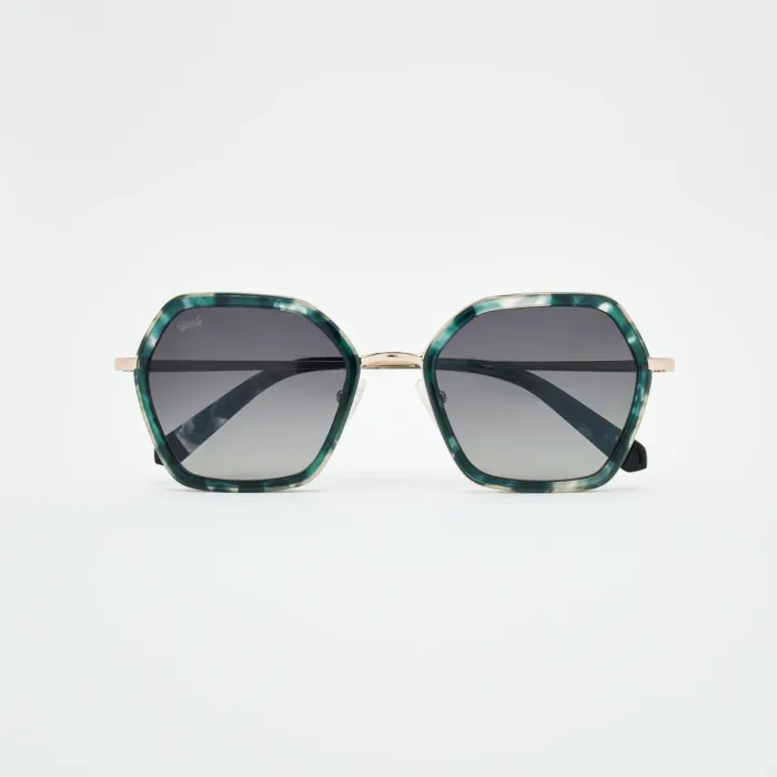 Agatha Hexagon Oversize — Elegant Charisma