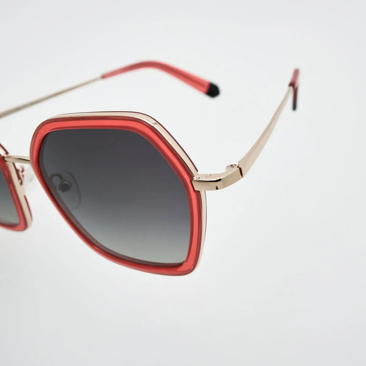 Agatha Hexagon Oversize — Elegant Charisma