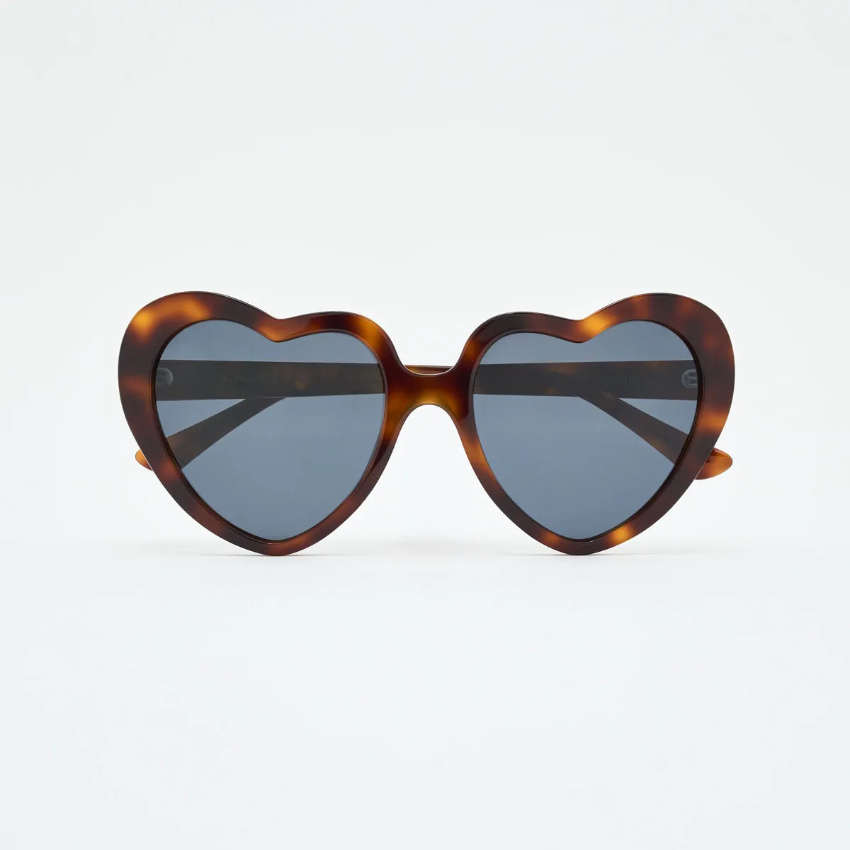 Venezia Sunglasses – Trendy Heart-Shaped Frame 2025