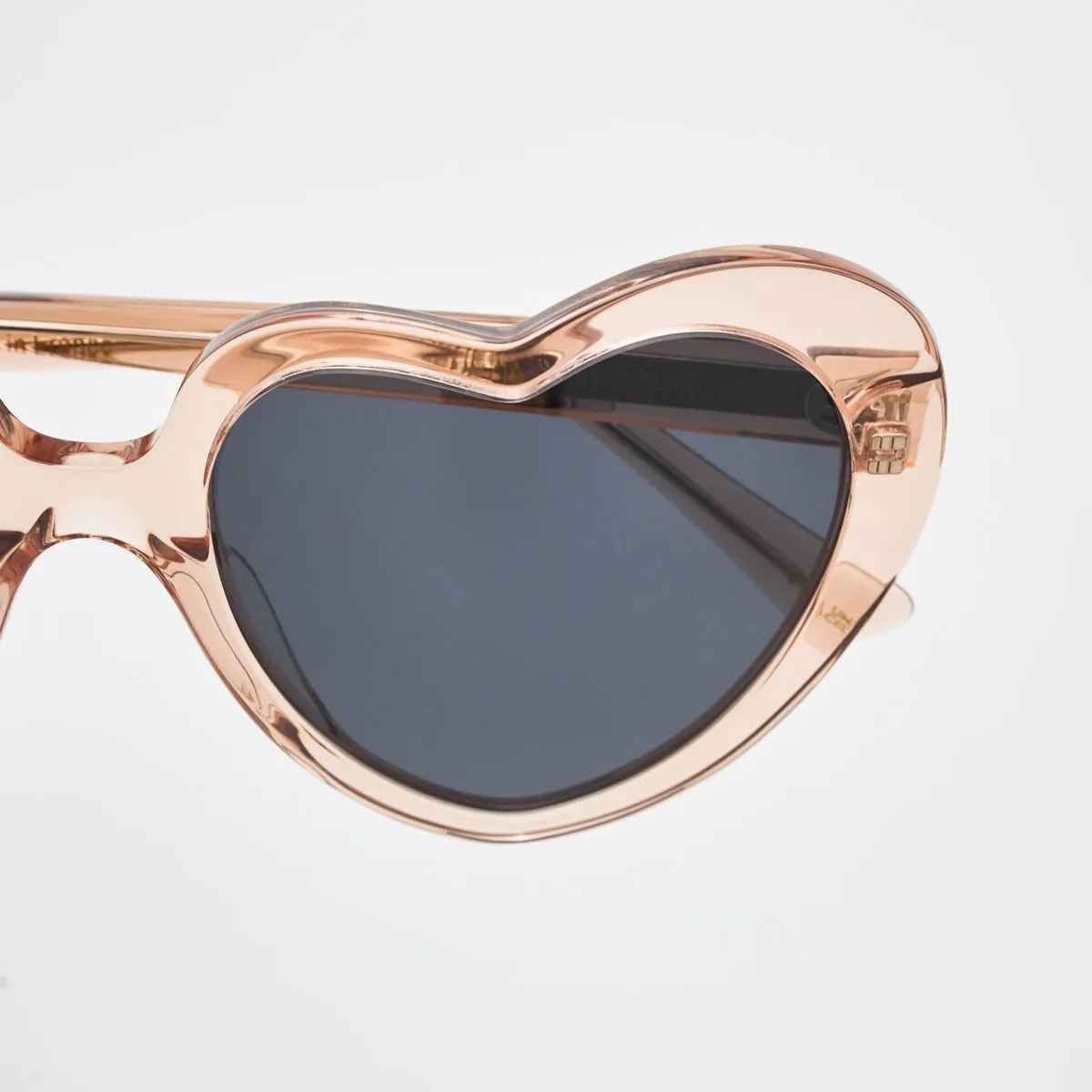 Venezia Sunglasses – Trendy Heart-Shaped Frame 2025