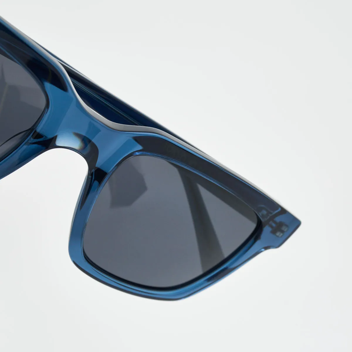 Tokyo Sunglasses – Trendy Unisex Rectangular Frame