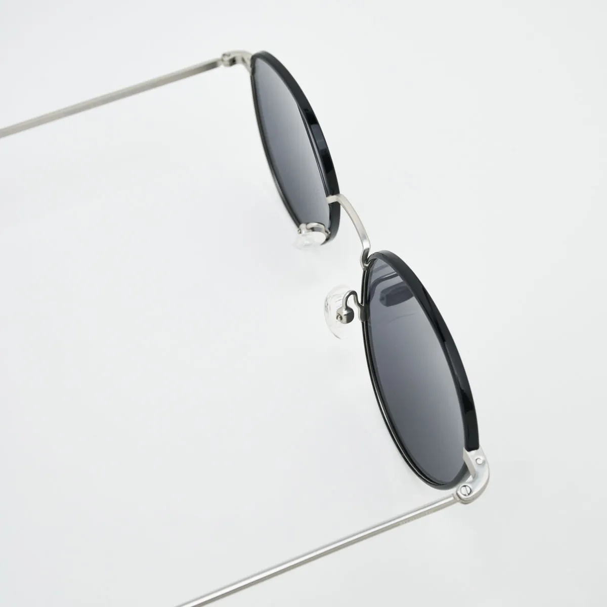 Toronto Round Metal Sunglasses – Modern Sophistication