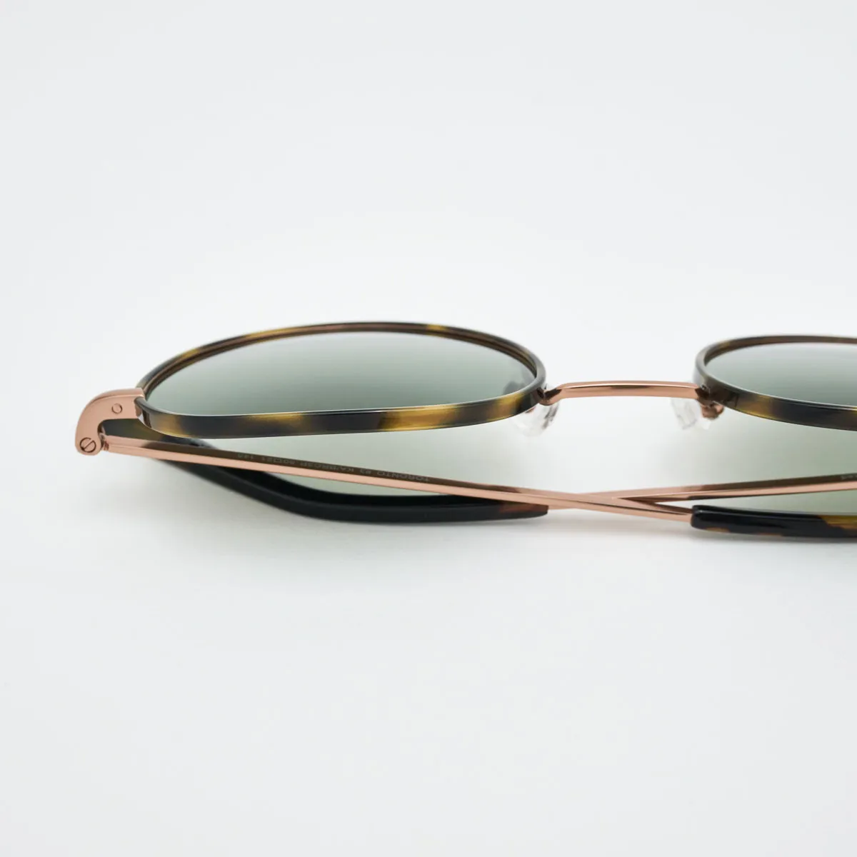 Toronto Round Metal Sunglasses – Modern Sophistication