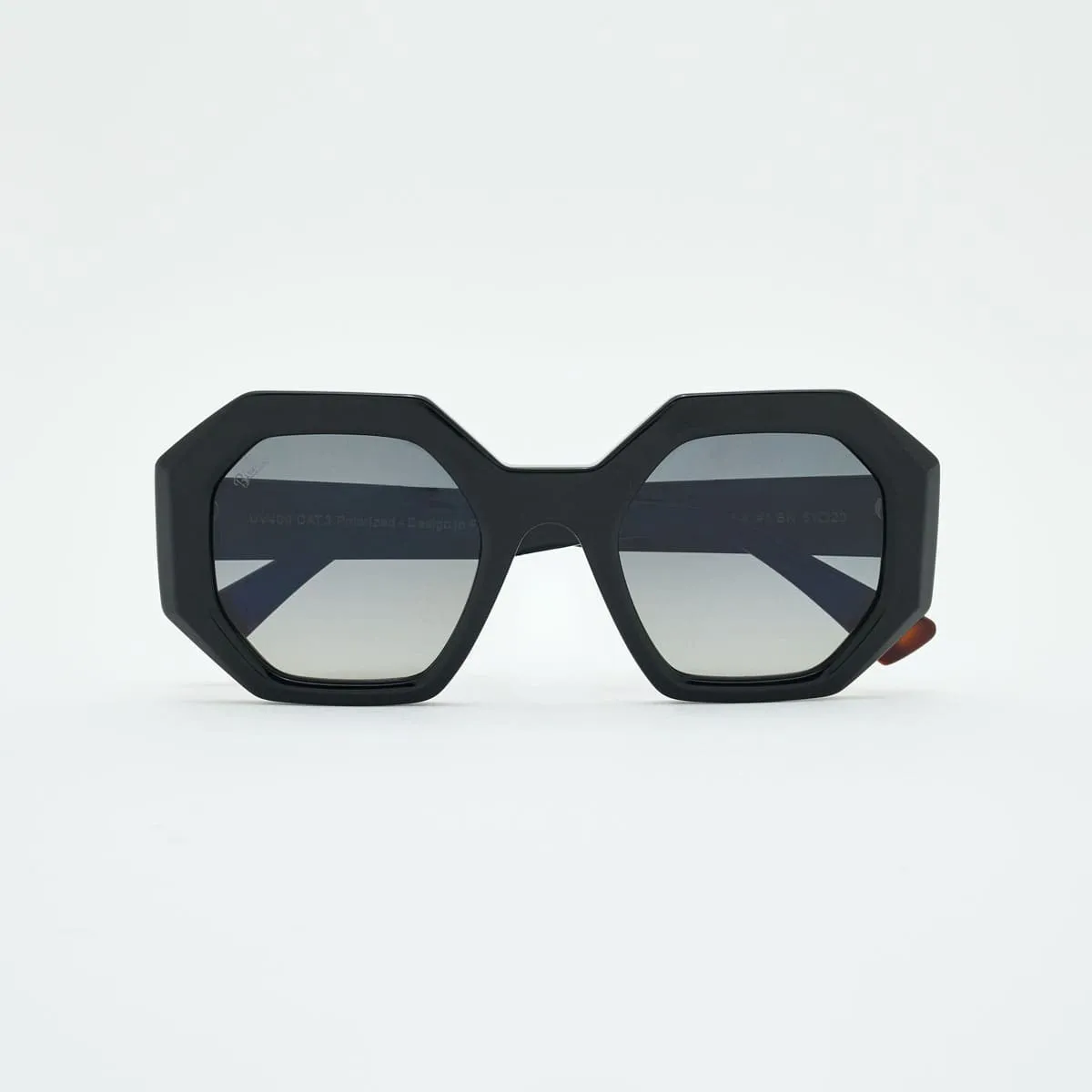 Claudia Geometric Women — Timeless Elegance