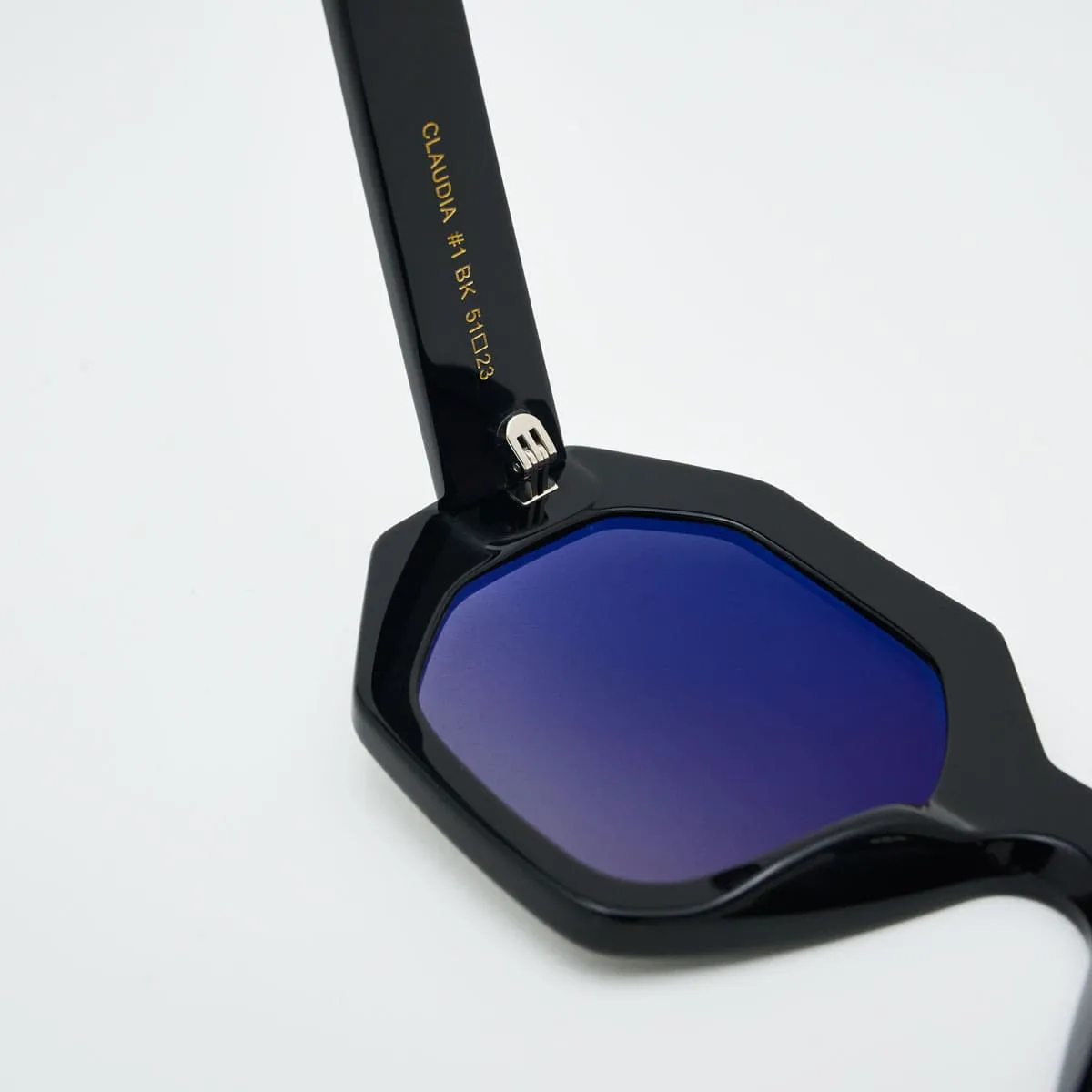 Claudia Geometric Women — Timeless Elegance