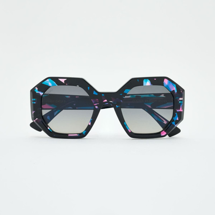 Claudia Geometric Women — Timeless Elegance