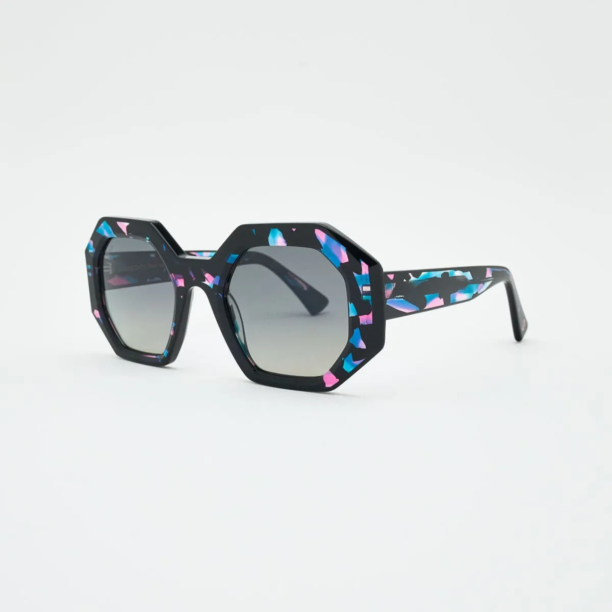 Claudia Geometric Women — Timeless Elegance