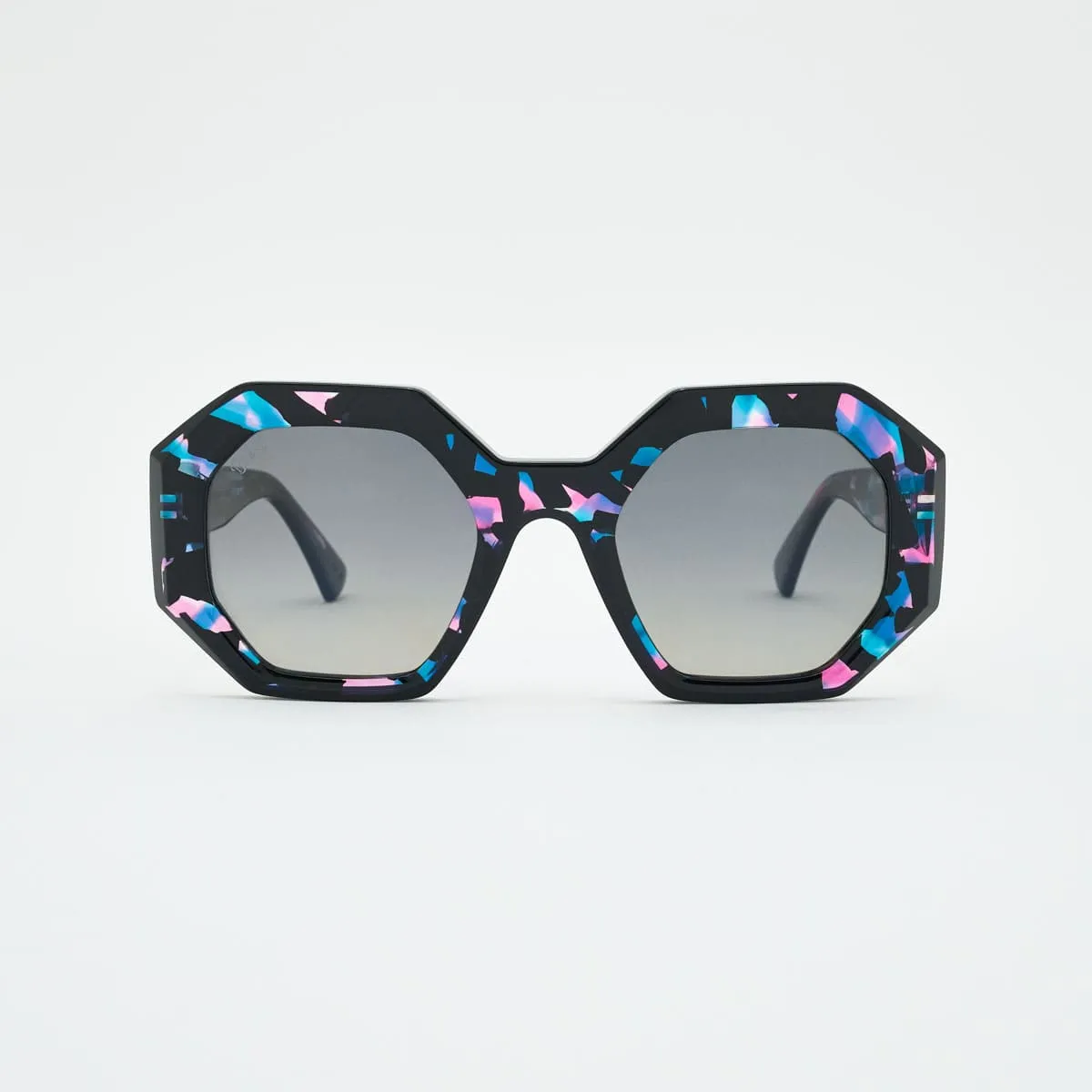 Claudia Geometric Women — Timeless Elegance