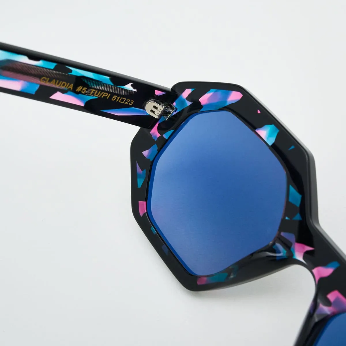 Claudia Geometric Women — Timeless Elegance