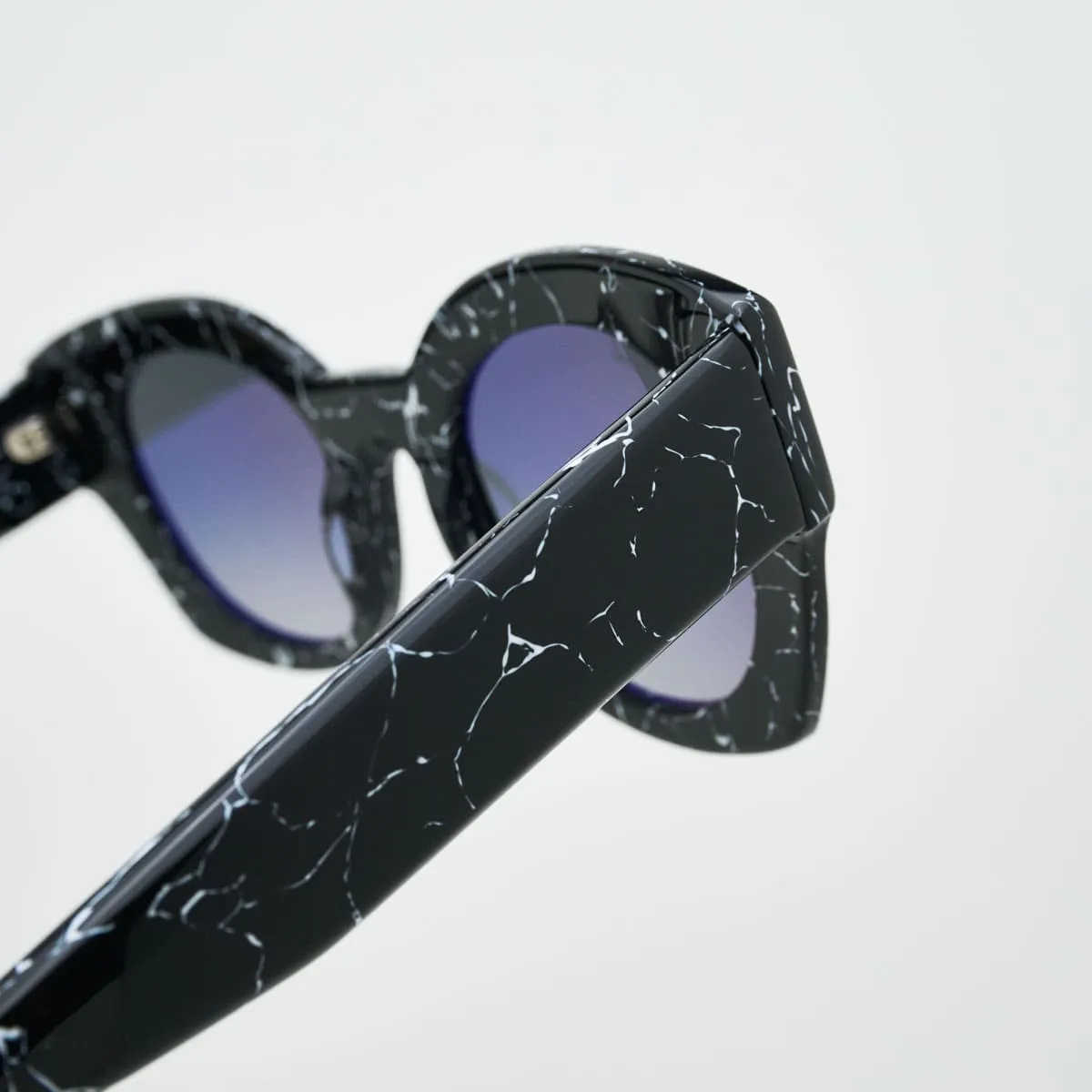 Gabriella Faceted Women — Elegant Creativity