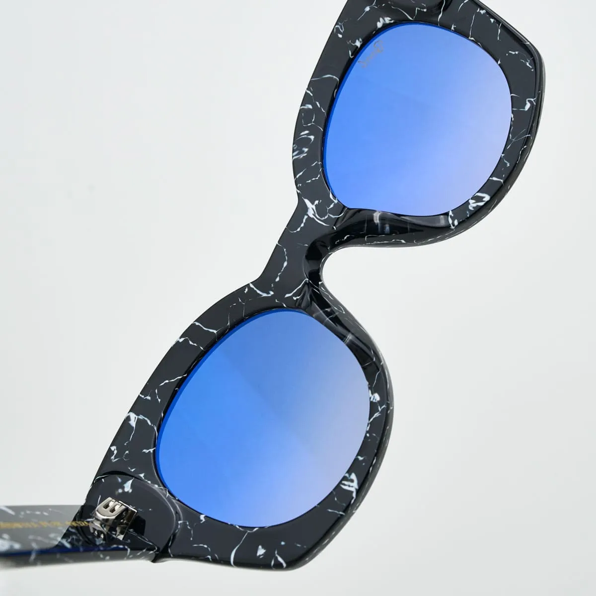 Gabriella Faceted Women — Elegant Creativity