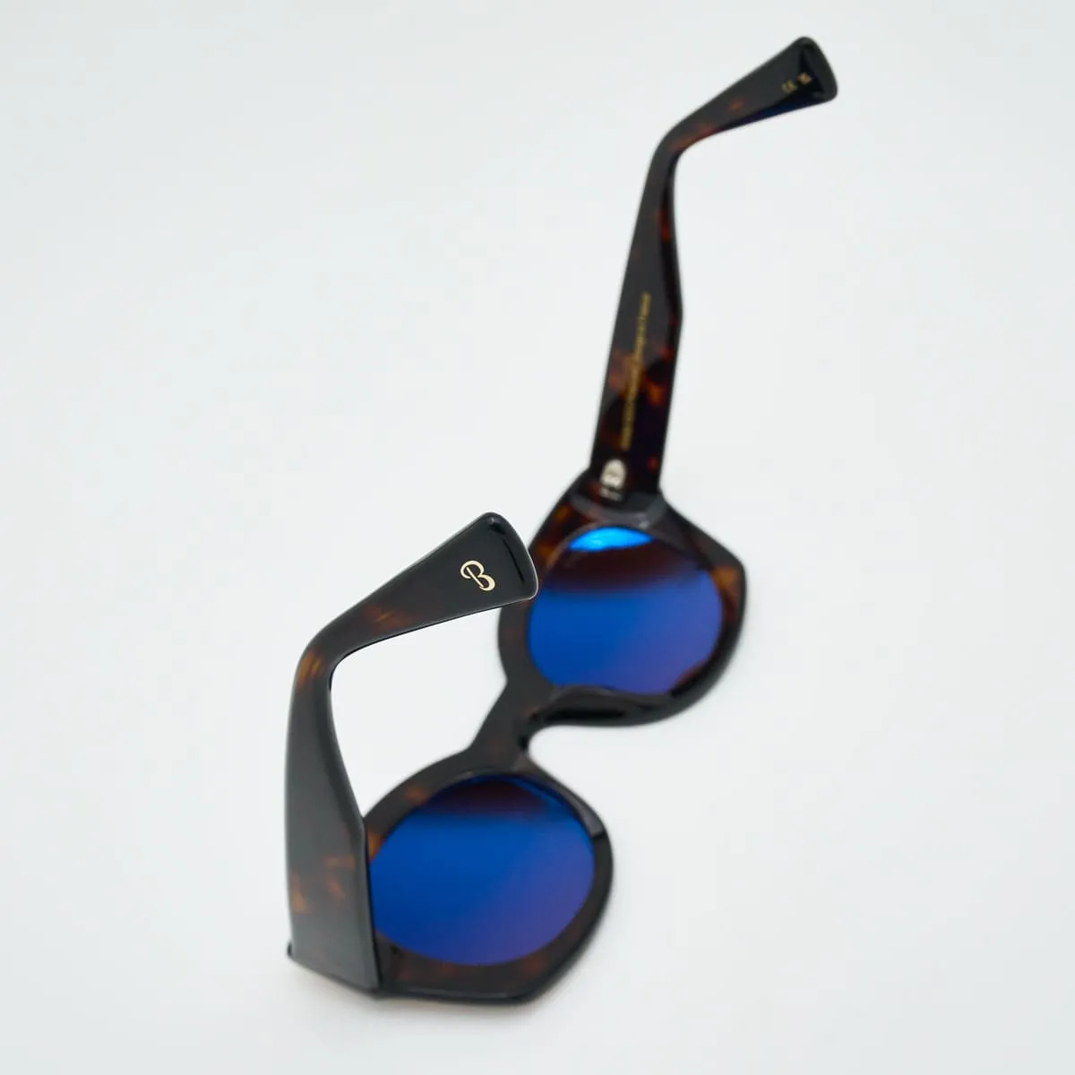 Gabriella Faceted Women — Elegant Creativity