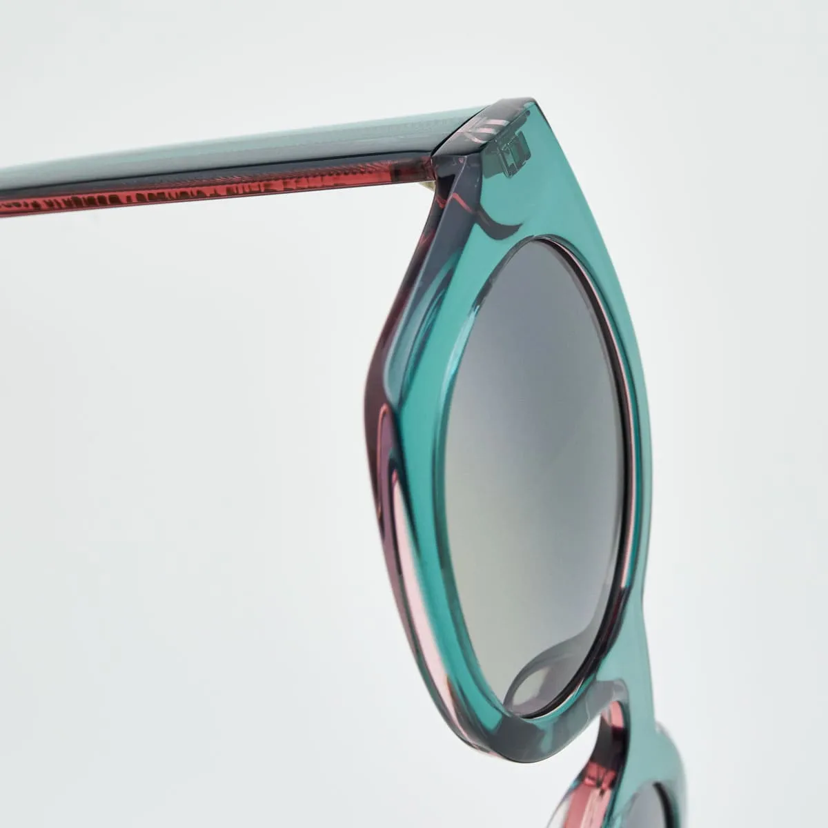 Gabriella Faceted Women — Elegant Creativity