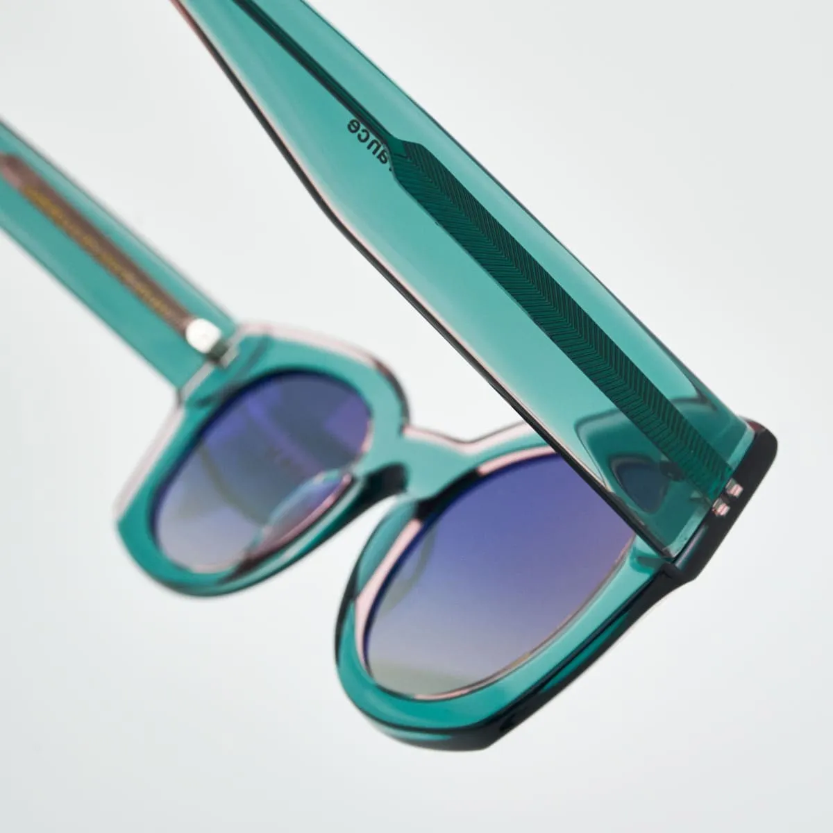 Gabriella Faceted Women — Elegant Creativity