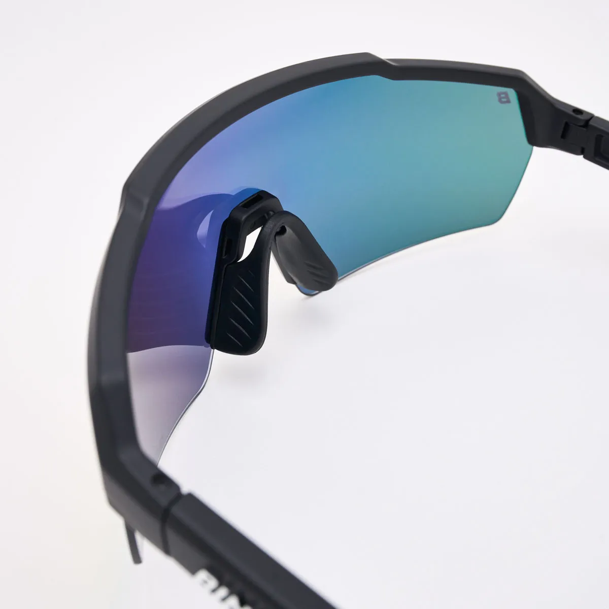 Sprint Pink polarized sports sunglasses – enhance contrast and sharpen your view of the terrain