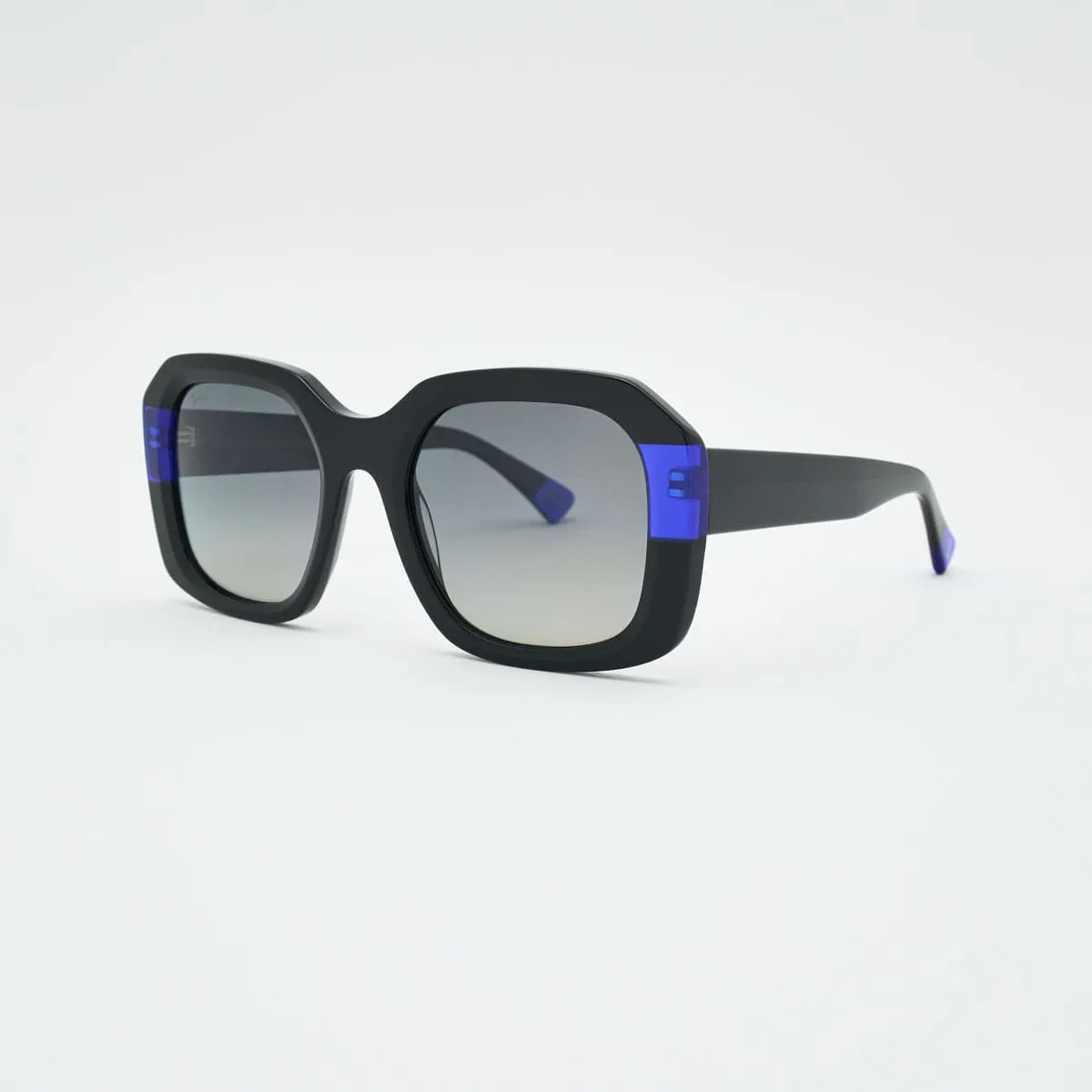 Isabella Oversize — Iconic Refined Presence