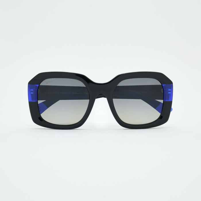 Isabella Oversize — Iconic Refined Presence