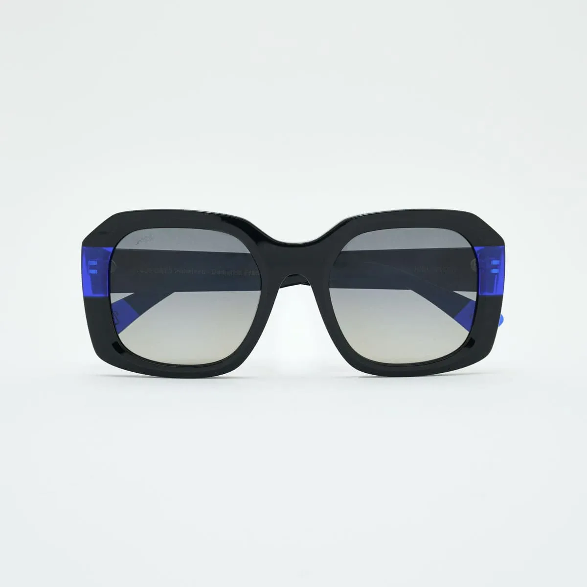 Isabella Oversize — Iconic Refined Presence