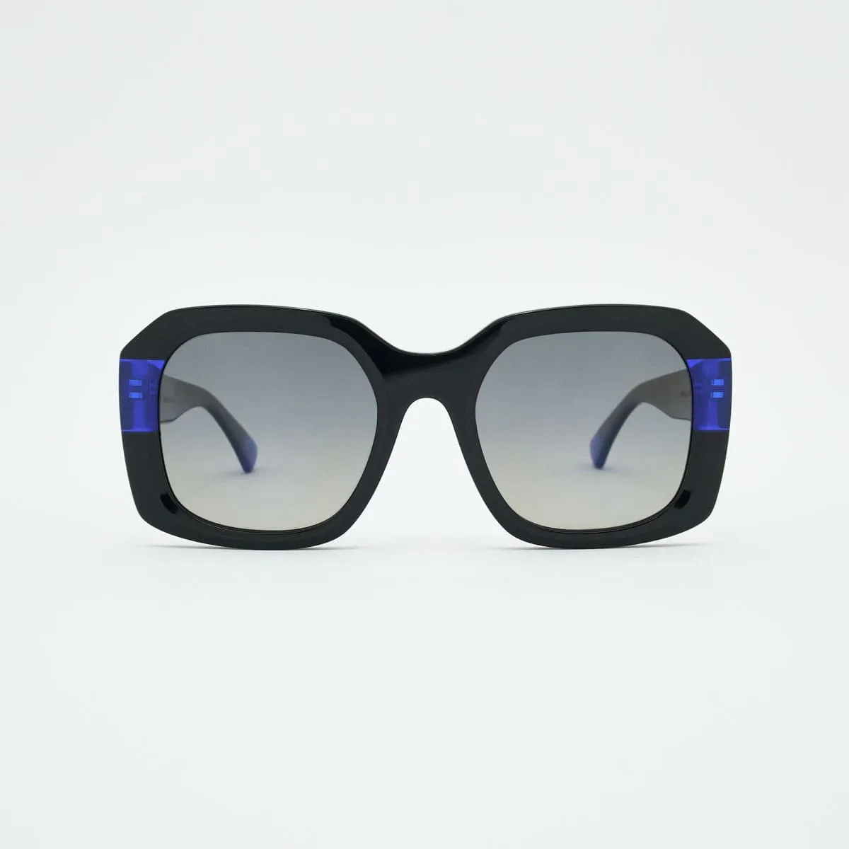 Isabella Oversize — Iconic Refined Presence