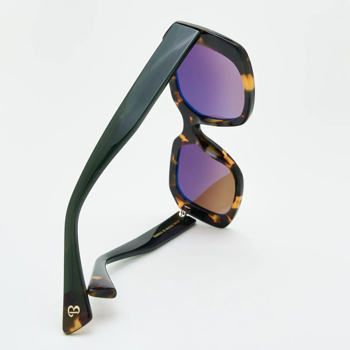Isabella Oversize — Iconic Refined Presence