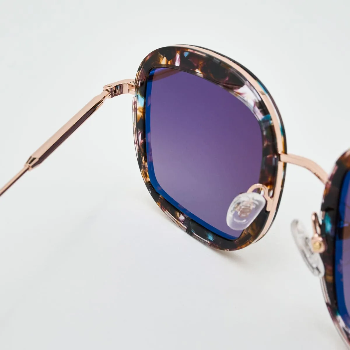 Selena Hybrid — Bold Original Design