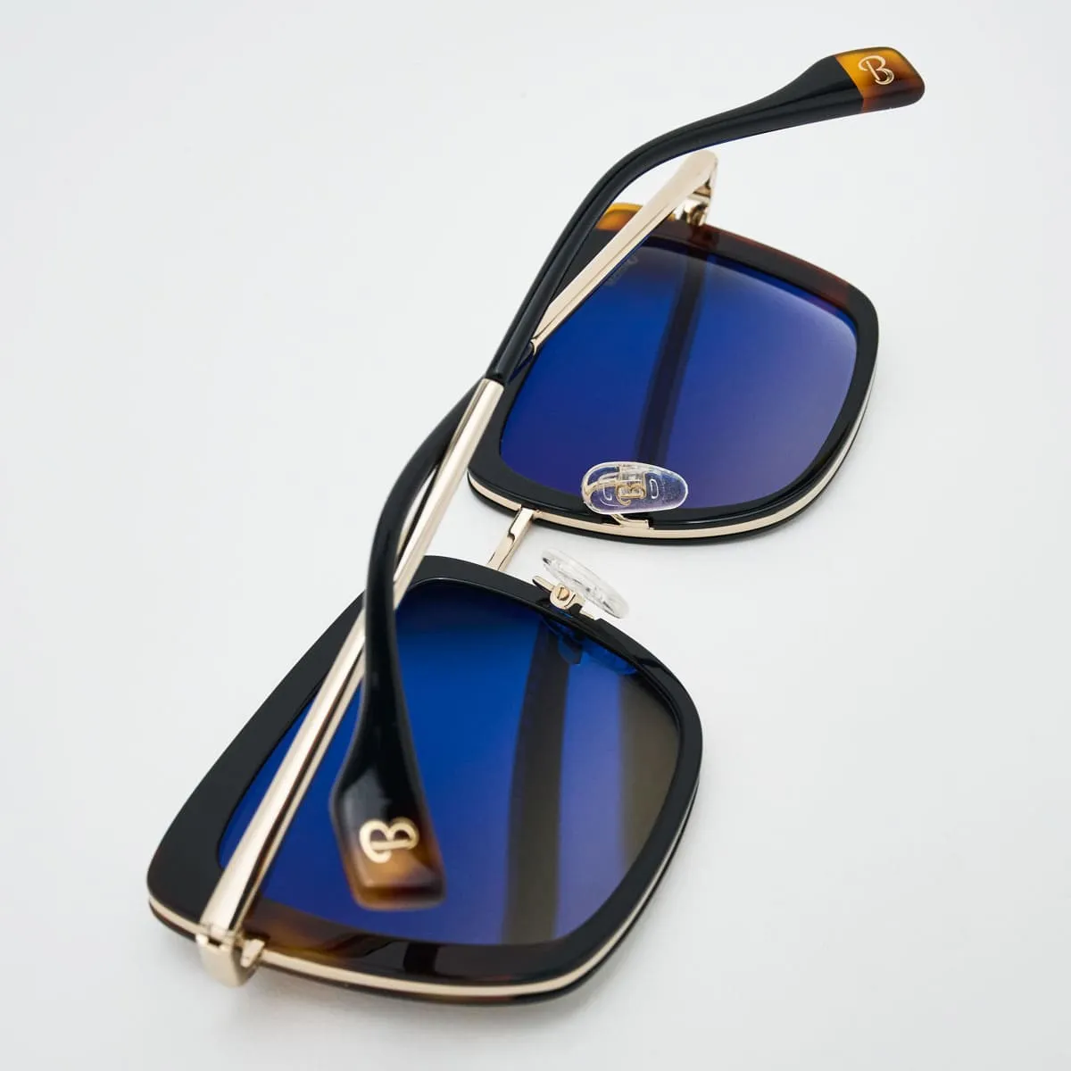 Carla Square Seventies — Timeless Glamour