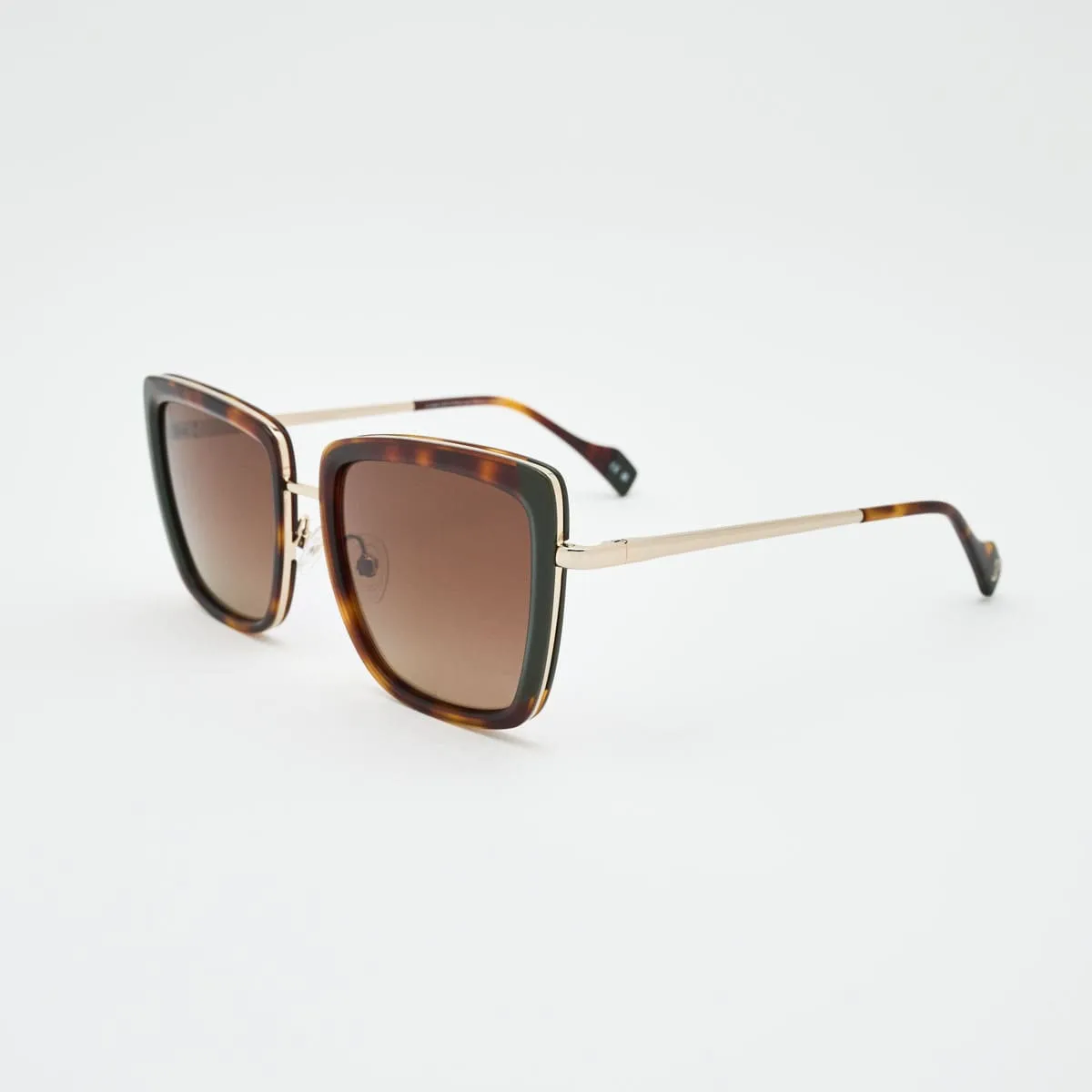 Carla Square Seventies — Timeless Glamour