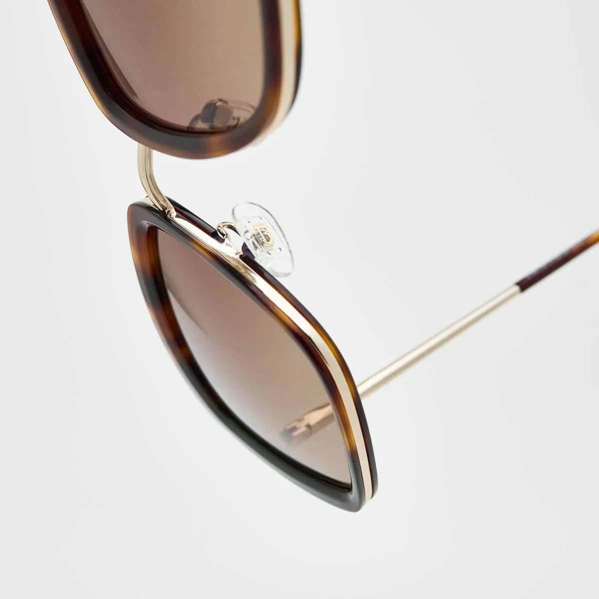 Carla Square Seventies — Timeless Glamour