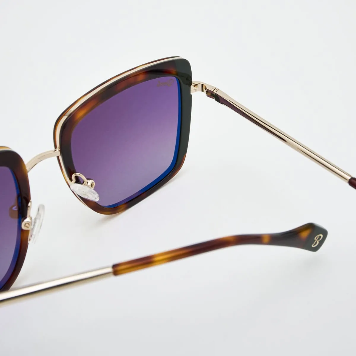 Carla Square Seventies — Timeless Glamour