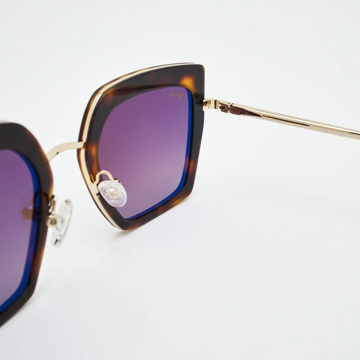 Lunettes Veronika carrées — Modernité élégante libre