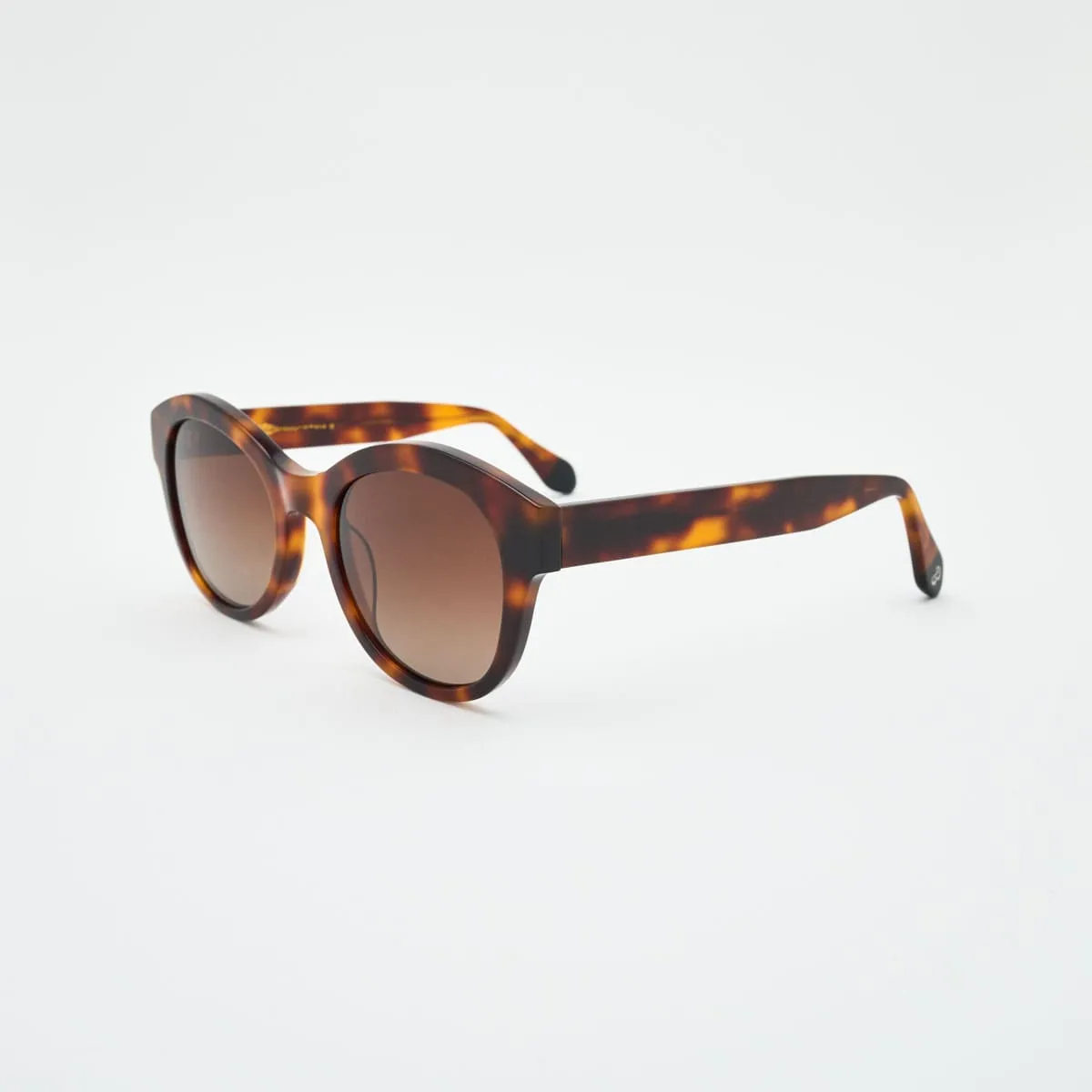 Sophia Butterfly — Refined Casual Elegance