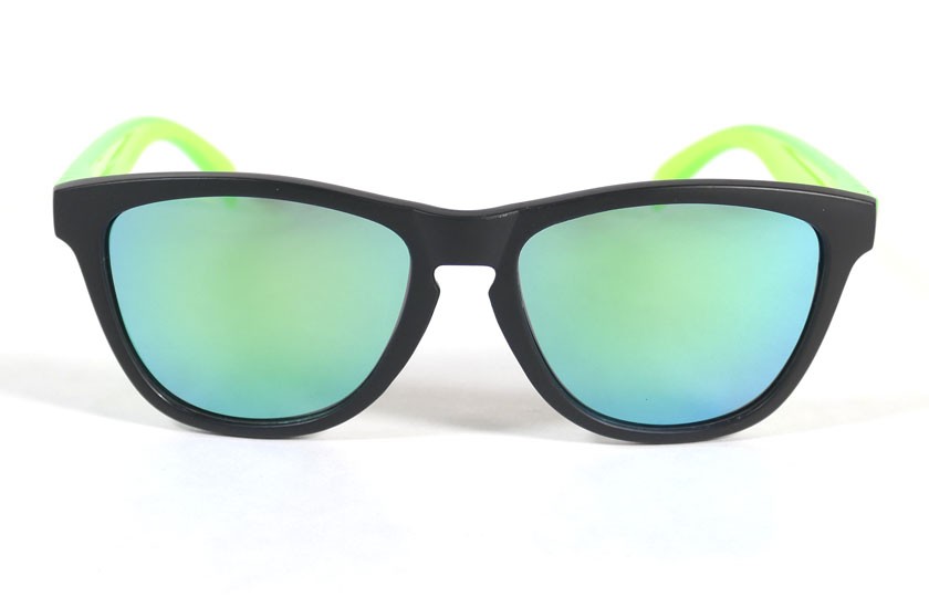 Black - Green glasses - Green