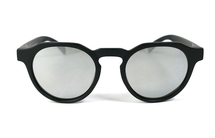 Black - Silver glasses - Black