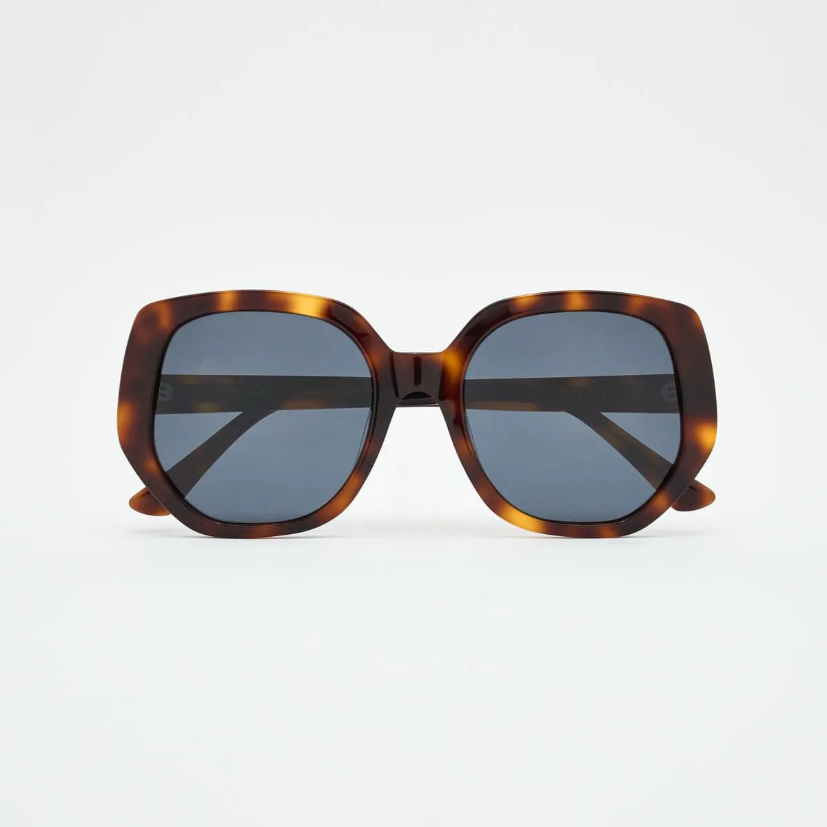 Capri Oversized Women’s Sunglasses – Elegant Italian Trapeze