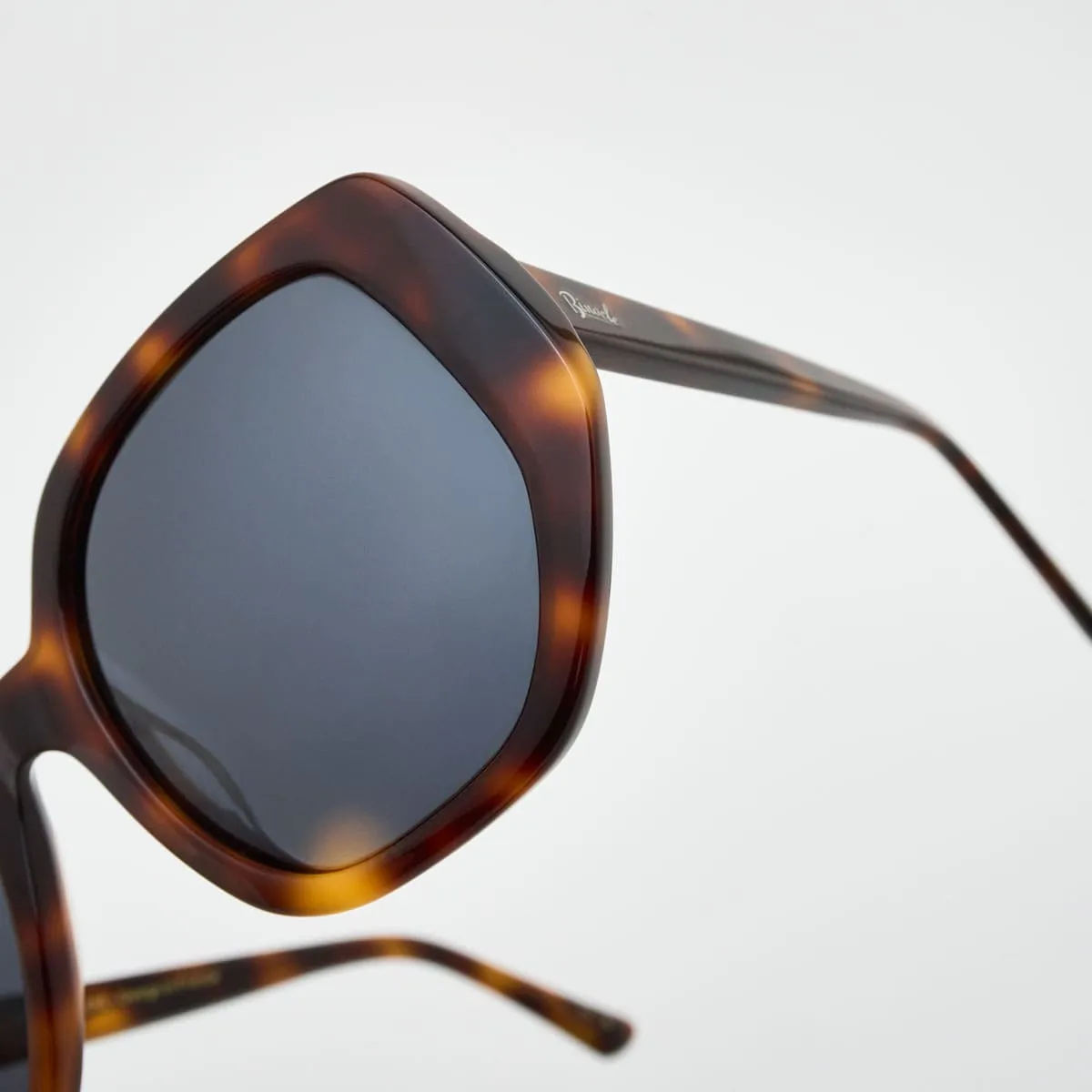 Capri Oversized Women’s Sunglasses – Elegant Italian Trapeze